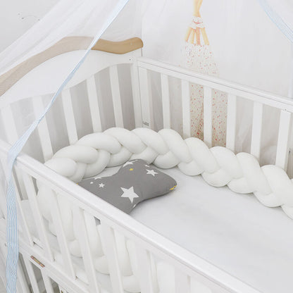 ALMOHADA PROTECTOR DE CUNA TRENZADA. 🔸Cojín de nudo y protector de cuna  trenzado ideal para decorar la habitación de tu bebé. Genera un…