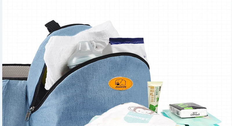 Blue cooler bag with ice packs and snacks on a white background bleu ribbon