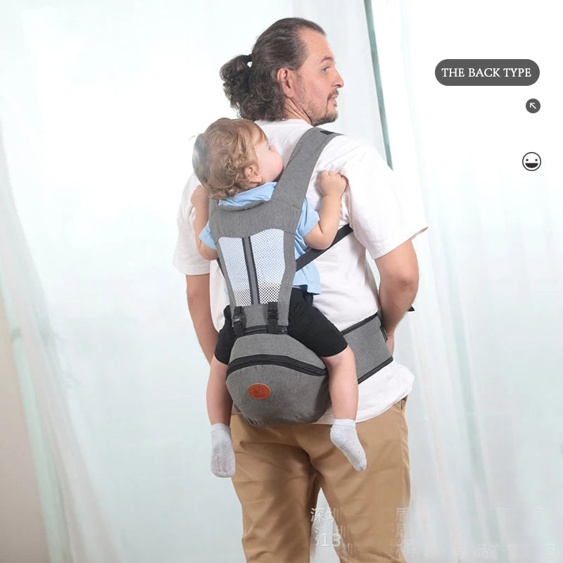Man carrying a child in a gray baby carrier against a white background bleu ribbon