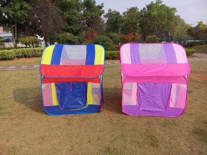 Two colorful children's play tents on grass with trees in the background bleu ribbon