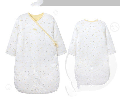 White baby wrap with yellow trim on a white background bleu ribbon