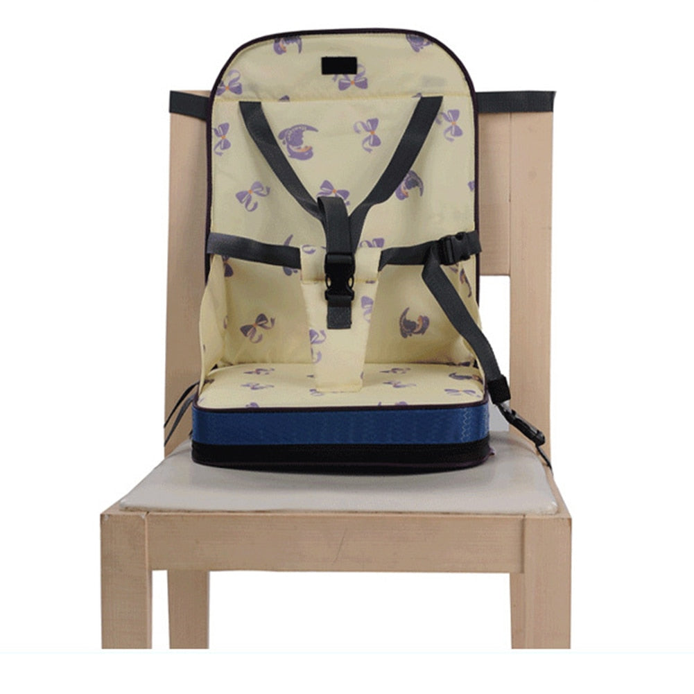 Child safety seat with floral pattern on a white background bleu ribbon