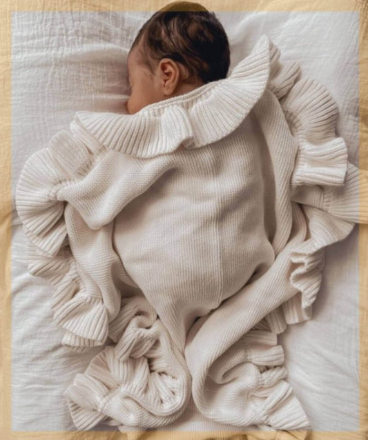 Rüschen-Eleganz Gestrickte Babydecke