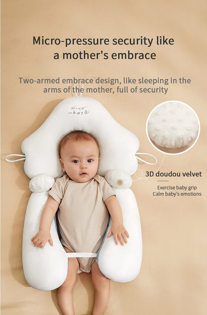 Soothing baby pillow with 3D doudou velvet dots designed to mimic a mother's embrace and calm emotions.