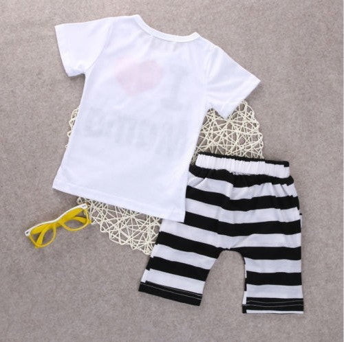 Trendy short-sleeved kids t-shirt set with vibrant prints